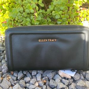Brand new with tags Womens Black wallet by Ellen Tracy. ❤️